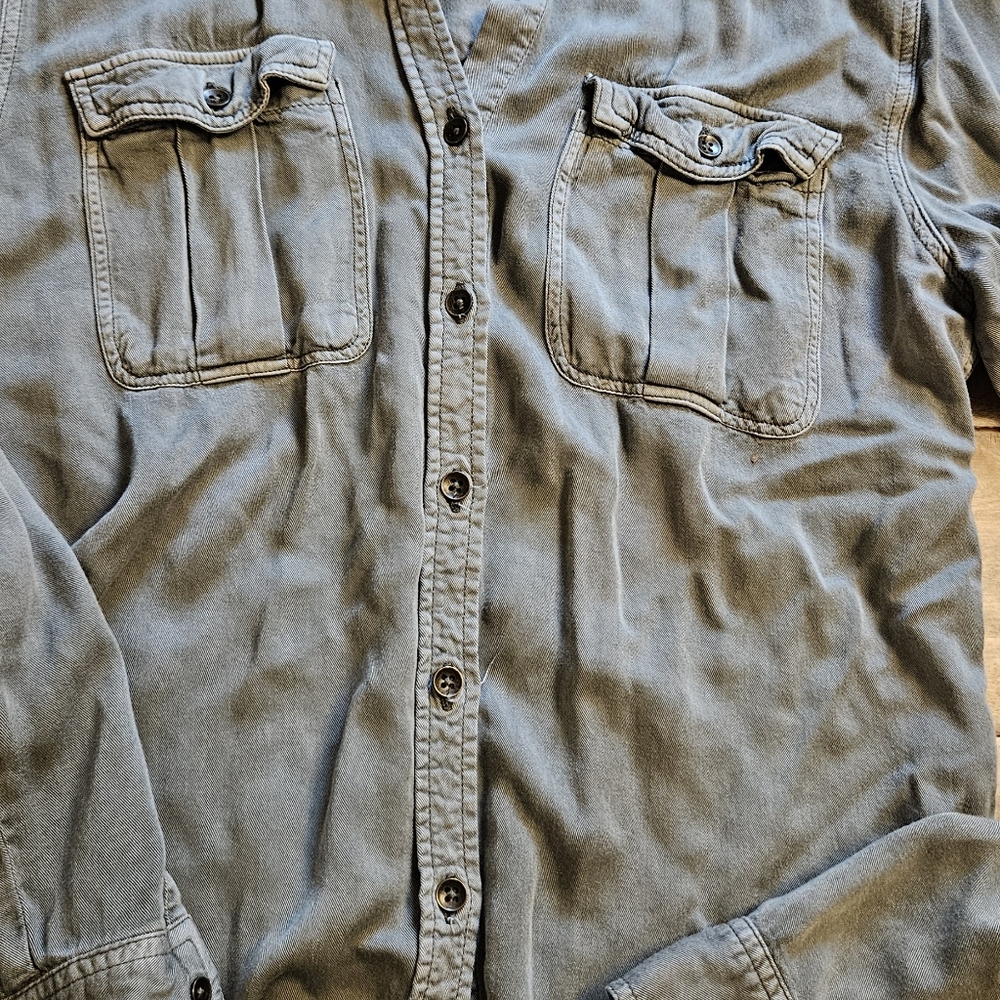 Womens american eagle green button down